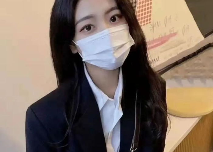 疫情戴口罩的女生头像（疫情期间戴口罩的美女照片）