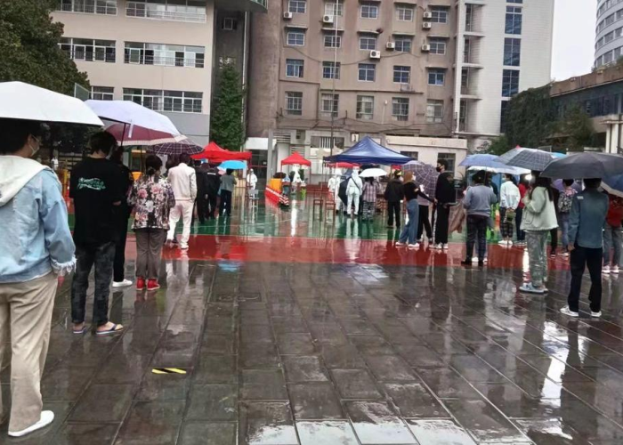 疫情让保安到了人生巅峰（疫情期间保安的感人故事作文）