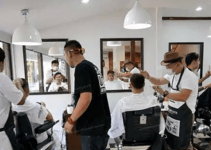 疫情理发店搞笑（疫情期间理发店宣传）
