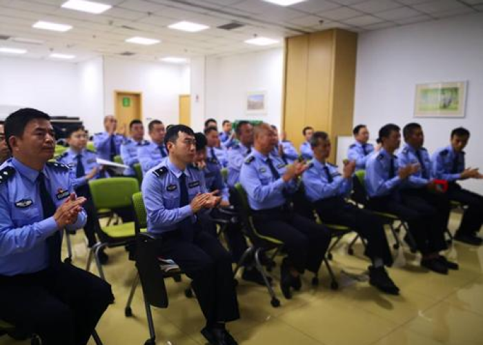 疫情下社区感人的瞬间（疫情下社区感人的瞬间事迹）