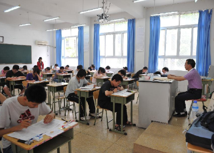 疫情中身边温暖的小事作文（疫情中身边的感人故事作文）
