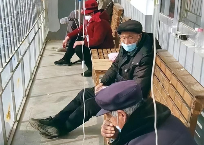 疫情下普通感冒发烧怎么办（疫情感冒发烧怎么办简单的退烧方法）