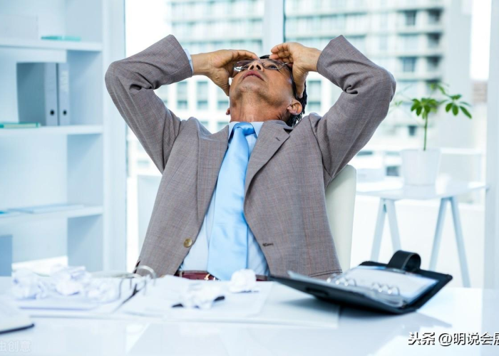 突如其来的疫情让我们措手不及（突如其来的疫情令人措手不及）
