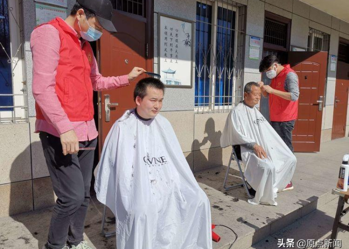 疫情在家怎么理发（怎么做疫情期间的理发师）