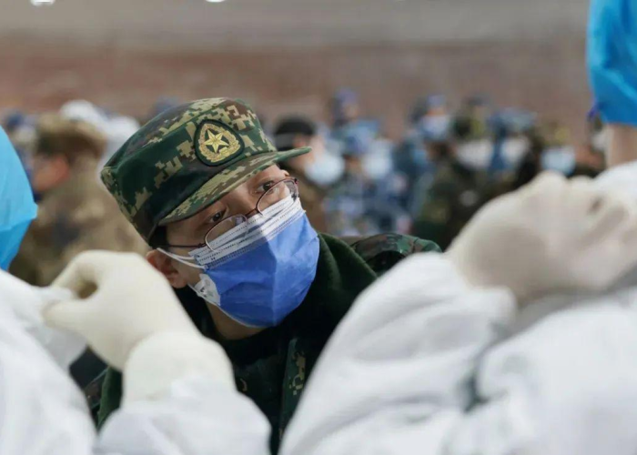 抗击疫情的感动瞬间感动故事（抗击疫情十个感动的故事）