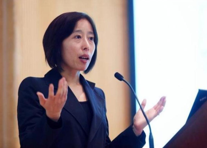 疫情期间很多家长还送孩子留学（疫情期间留学孩子该不该回国）