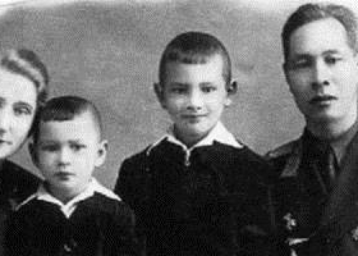 疫情期间很多家长还送孩子留学（疫情期间留学孩子该不该回国）
