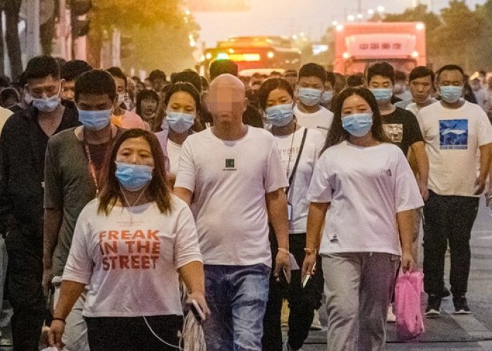 郑州疫情员工徒步回家（郑州疫情员工徒步回家视频）