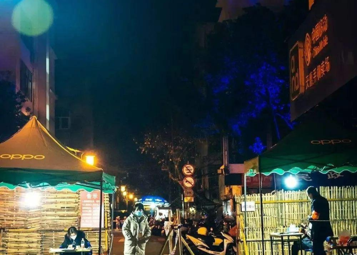 疫情放开街上没人的文案（疫情下无人的街道）