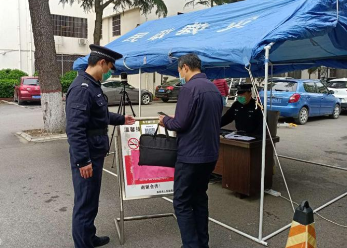 疫情关卡搞笑的视频（关于疫情搞笑视频）