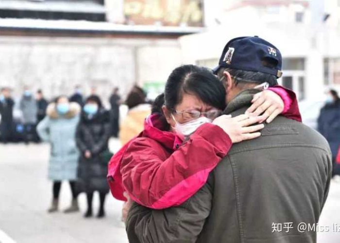 疫情背后的最新消息视频讲解（疫情背后的感人故事及照片）