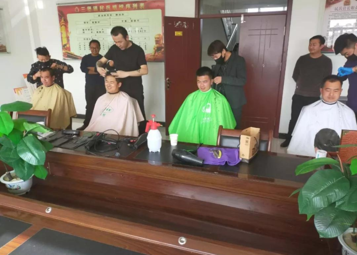 疫情在家理发视频大全（疫情理发师）