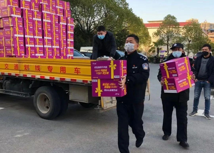 疫情在家理发视频大全（疫情理发师）