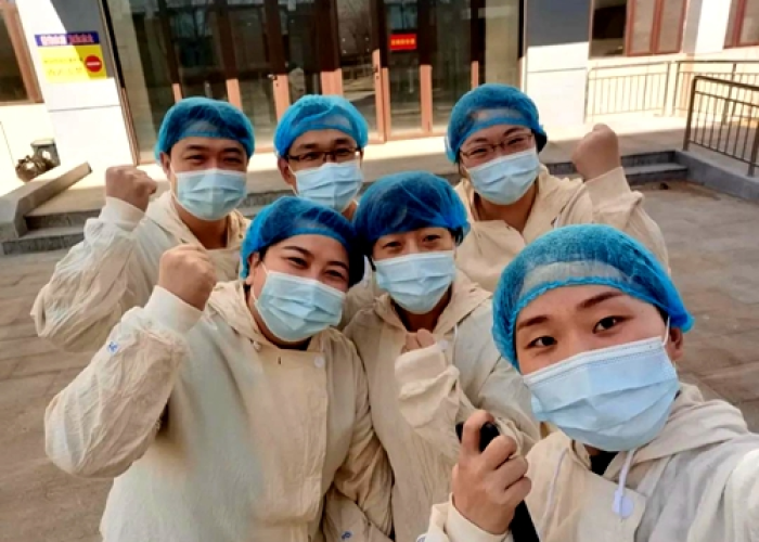 抗击疫情身边的事例（身边抗击疫情的感人故事作文500字）
