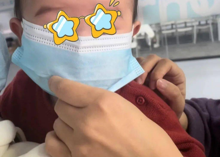疫情小孩扯掉护士口罩是真的吗（疫情小孩扯掉护士口罩是真的吗视频）