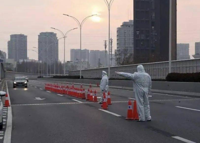 疫情第一年封城是哪年（疫情期间第一个封城的城市）