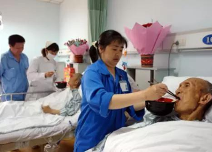 突然来的疫情在医院陪护真的好难（疫情期间 住院 陪护）