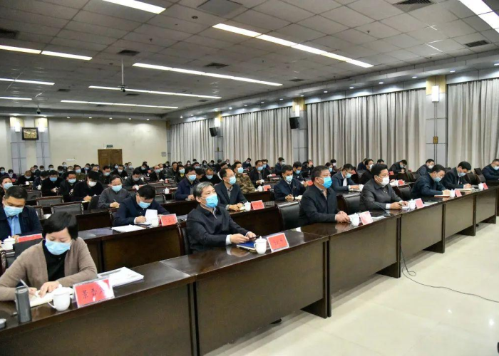 疫情在家理发搞笑视频（疫情期间在家理发视频）