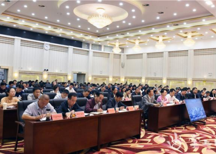 疫情在家理发搞笑视频（疫情期间在家理发视频）
