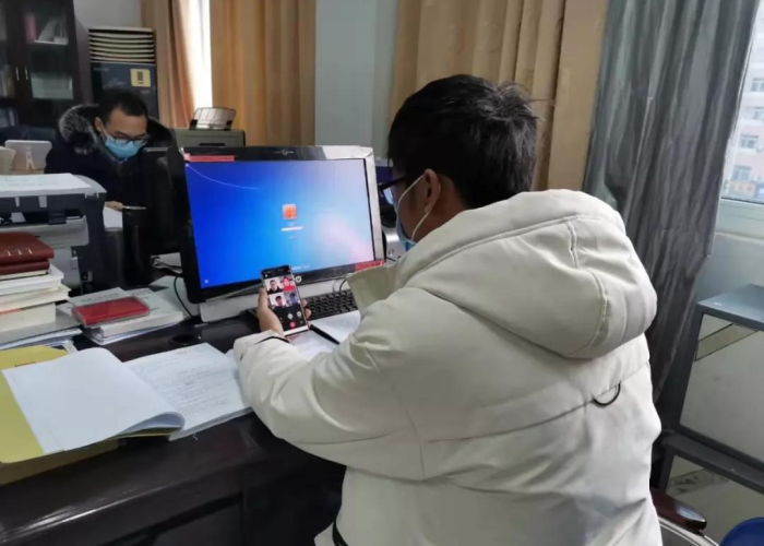 关于人生才几年疫情占三年视频的信息