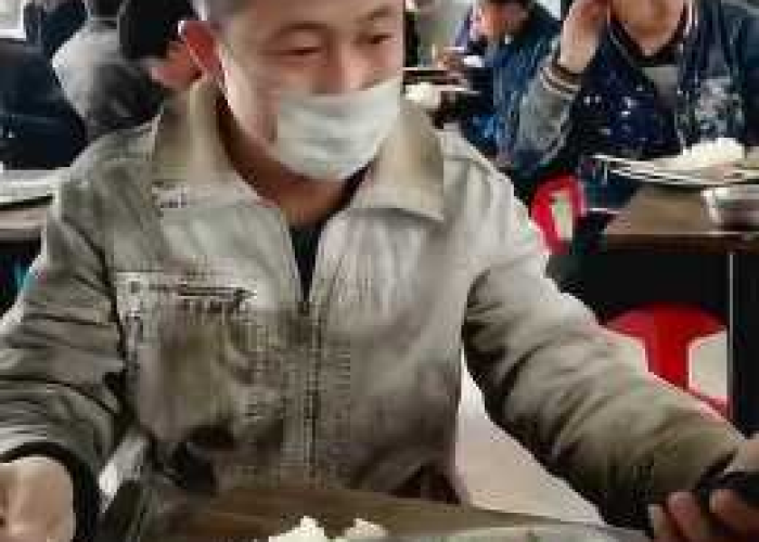 疫情吃饭搞笑配音最近很火的句子（疫情期间吃饭搞笑图片）