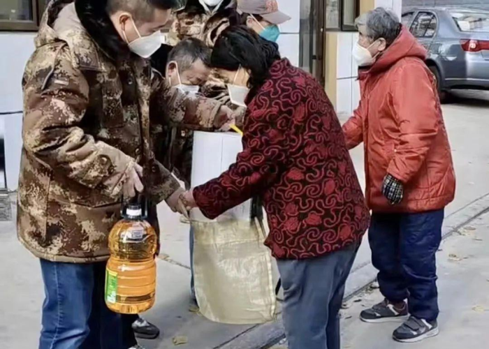 疫情在家理发正确方式图片（怎么做疫情期间的理发师）