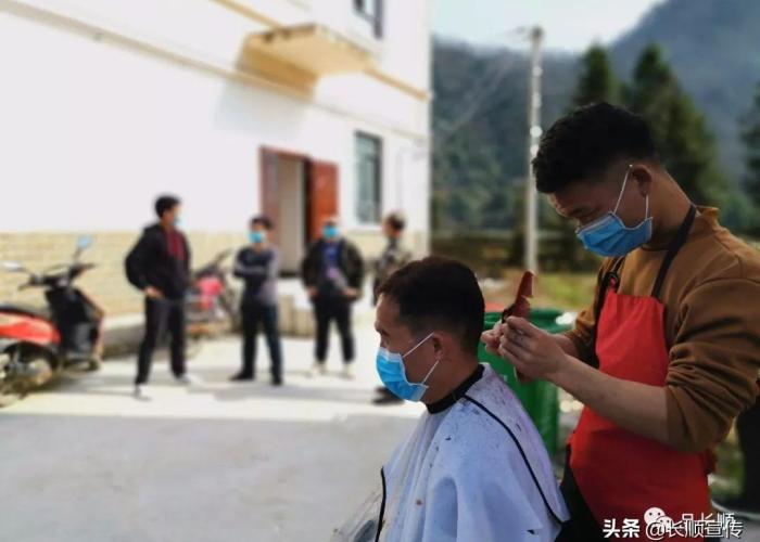 疫情在家理发正确方式图片（怎么做疫情期间的理发师）