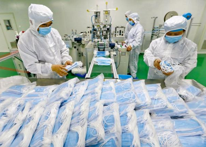 疫情口罩厂日赚百万（疫情期间口罩厂转型）