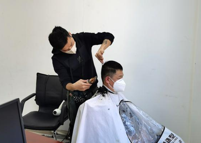 疫情期间在家理发技巧（疫情在家如何理发）