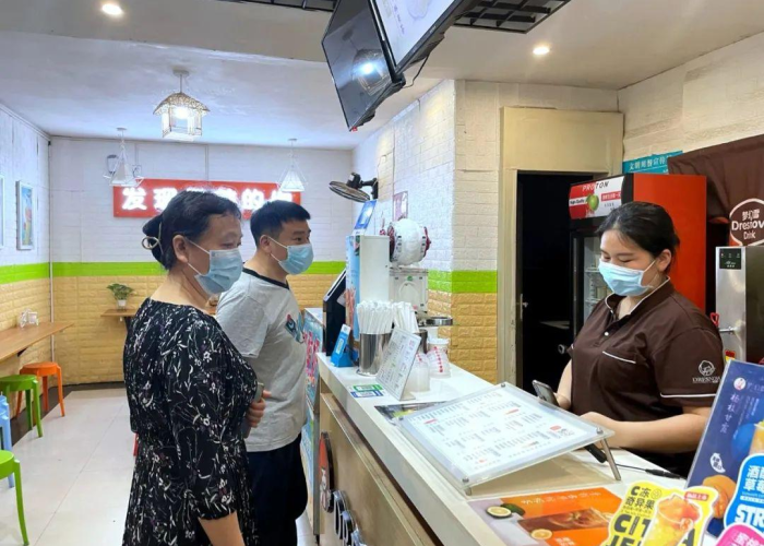 疫情理发店生意惨淡搞笑（疫情理发店生意惨淡搞笑图片）