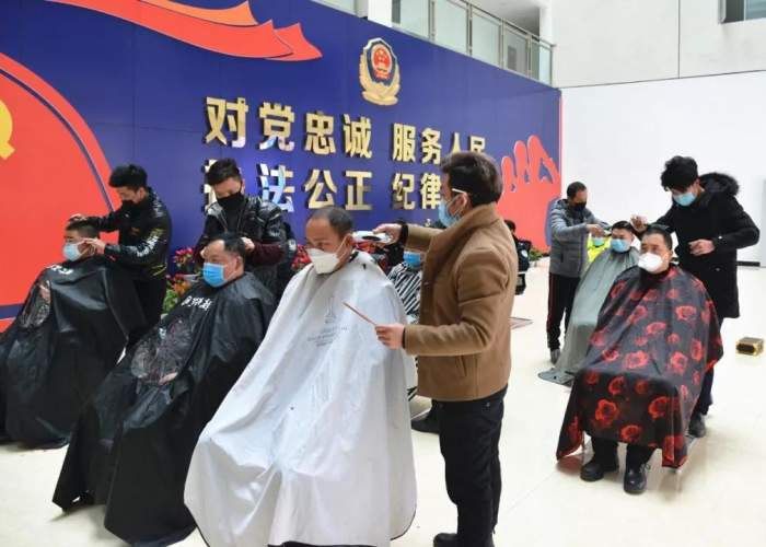 疫情理发店生意惨淡搞笑（疫情理发店生意惨淡搞笑图片）