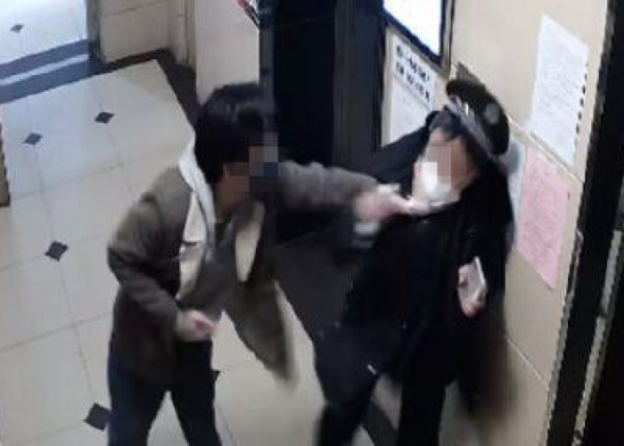 疫情冲撞关卡视频（疫情冲击）