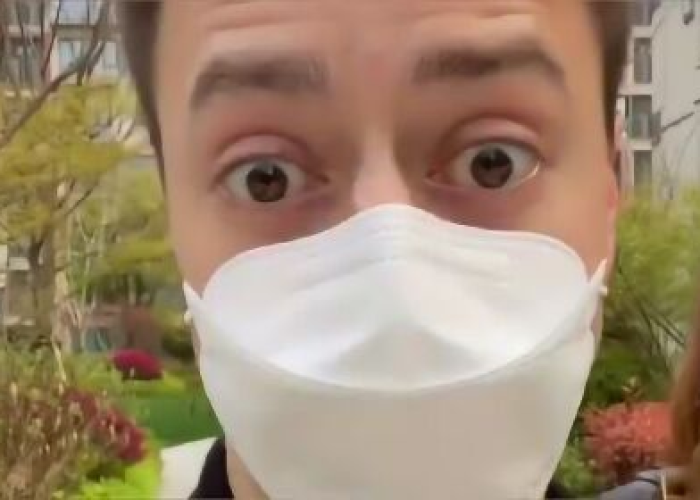 外国人看中国疫情感动瞬间视频（外国人看中国疫情期间视频）