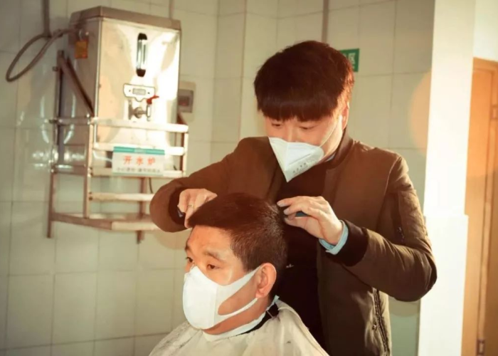 疫情期间自己在家理发的教程（疫情期间理发注意事项）