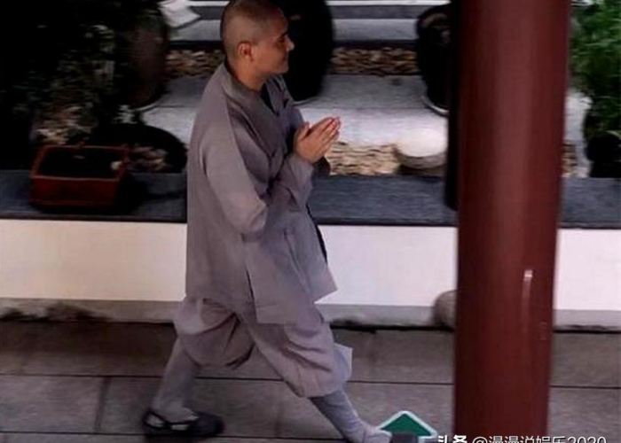 疫情剃发（疫情中剪去秀发）
