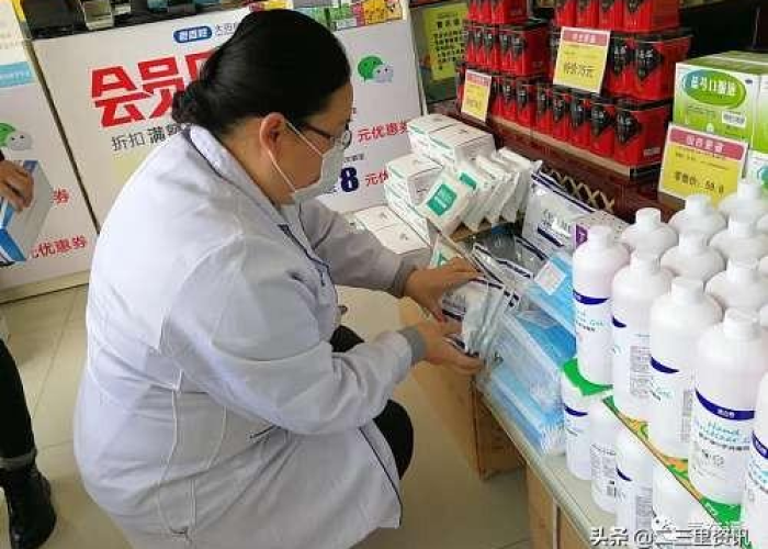 疫情最终发展成普通感冒说说（疫情的初期症状表现和感冒有什么区别）