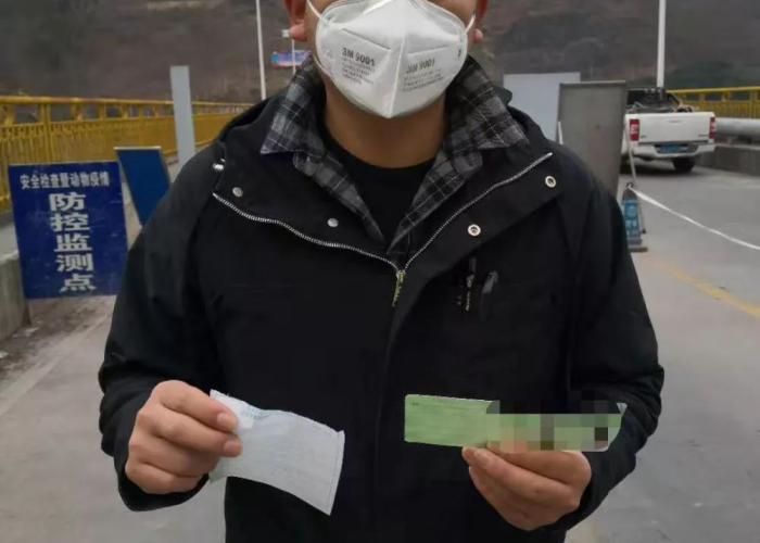 疫情期间冲撞卡点的人（疫情期间驾车闯卡）